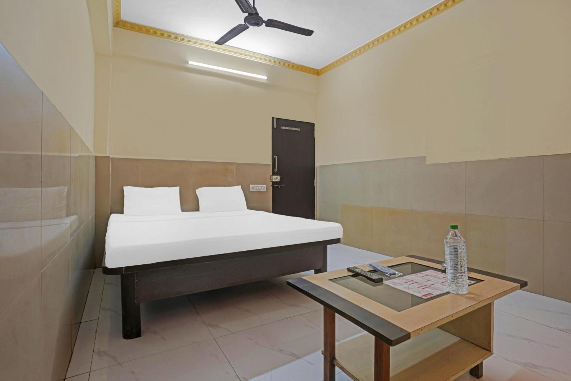 SPOT ON 81122 Alfa Lodge Bombay Esterno foto