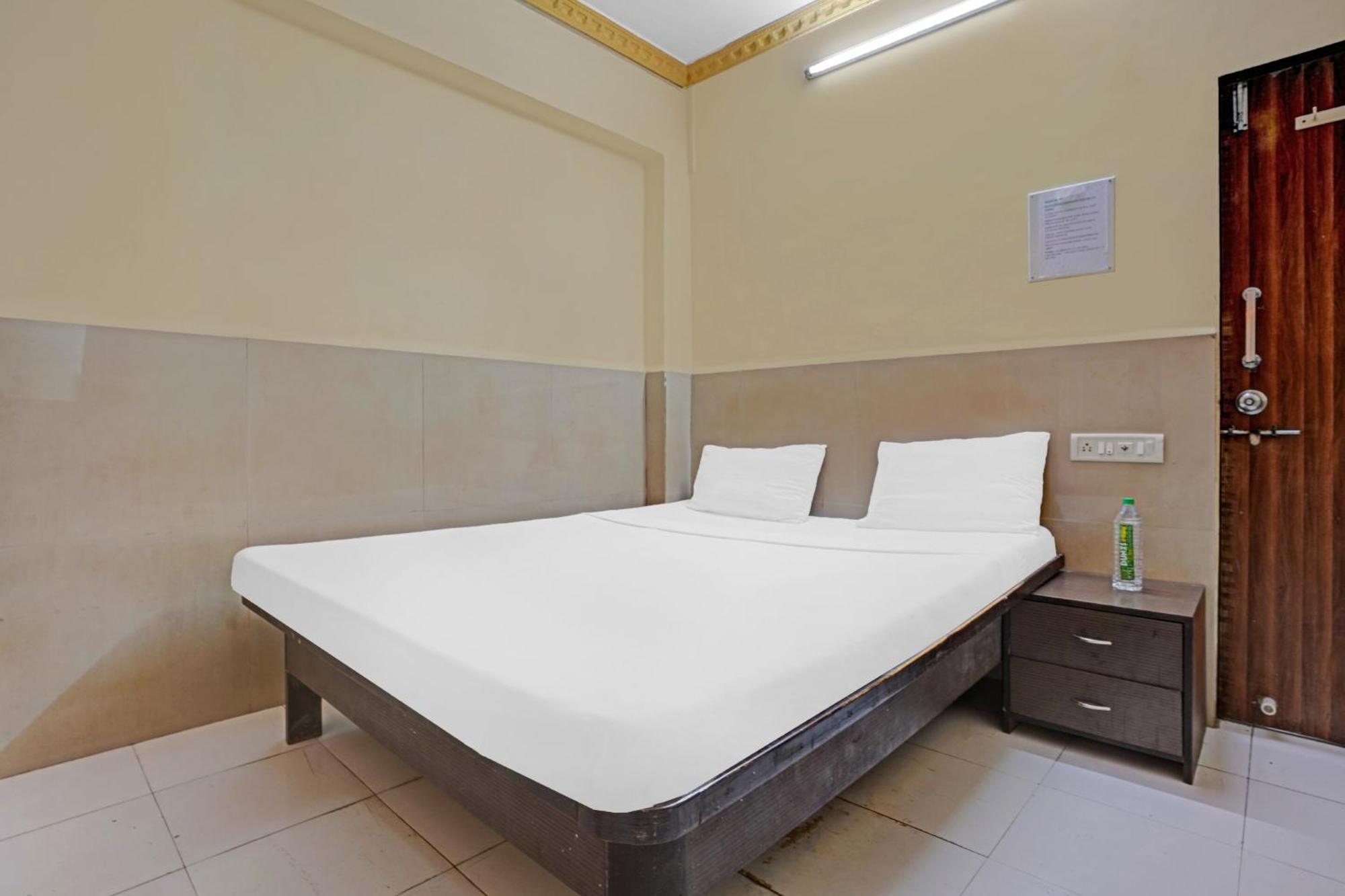 SPOT ON 81122 Alfa Lodge Bombay Esterno foto