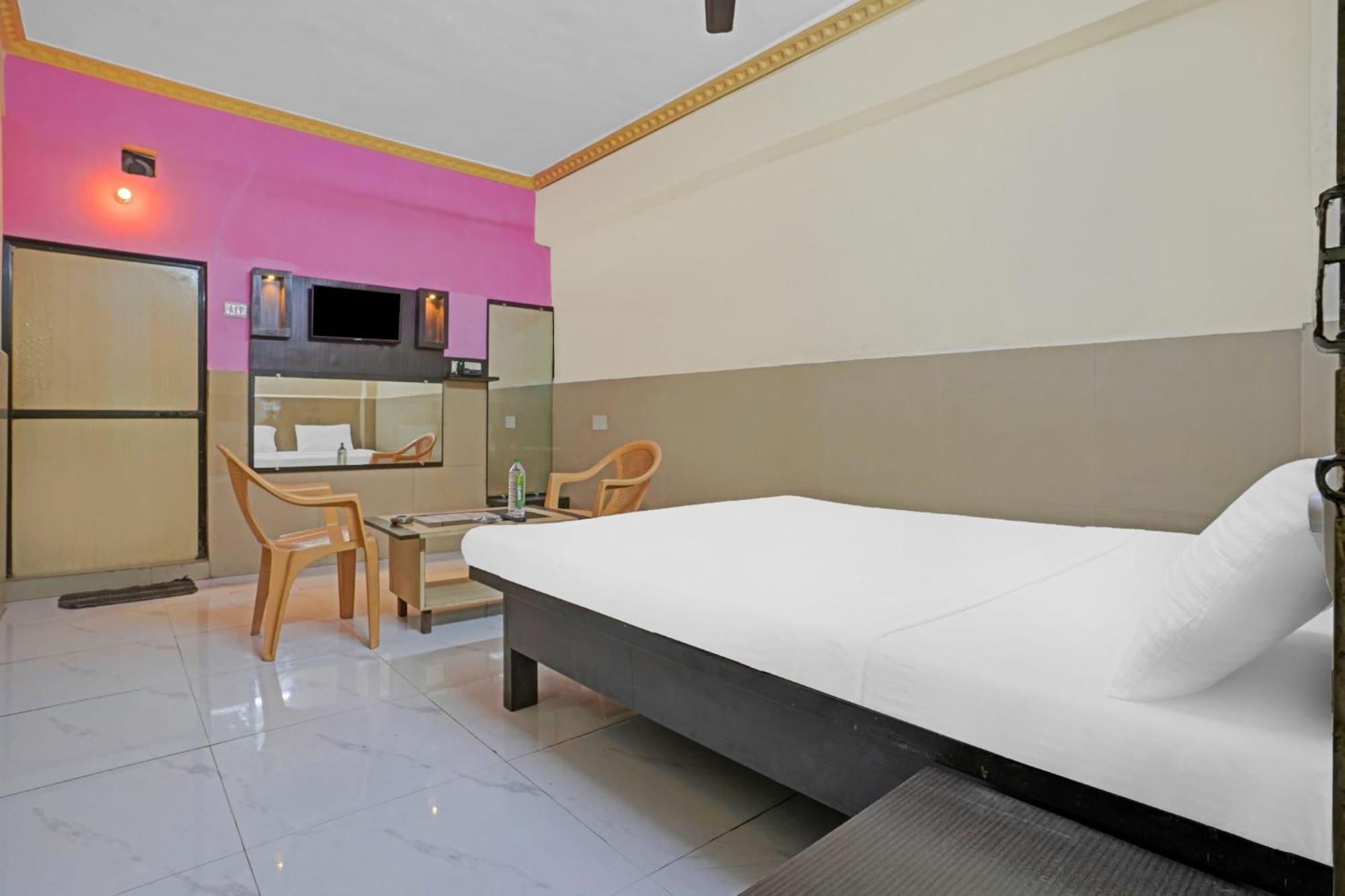 SPOT ON 81122 Alfa Lodge Bombay Esterno foto