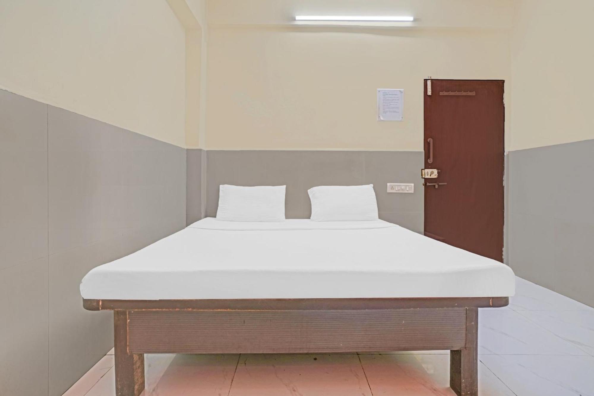 SPOT ON 81122 Alfa Lodge Bombay Esterno foto