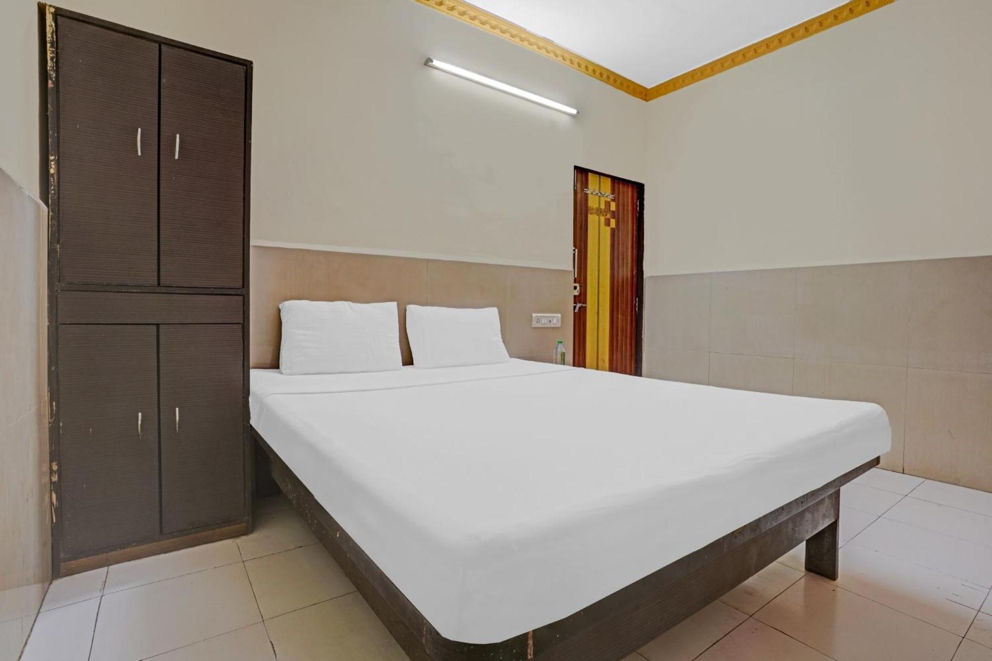 SPOT ON 81122 Alfa Lodge Bombay Esterno foto