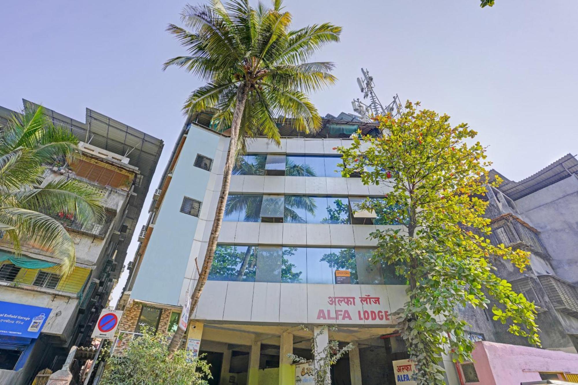 SPOT ON 81122 Alfa Lodge Bombay Esterno foto
